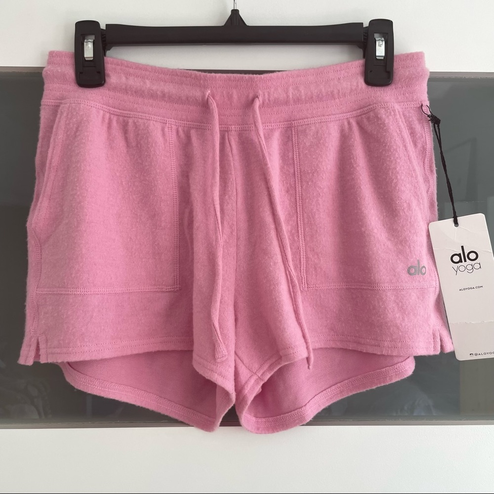 ALO Yoga Shorts - Picture 10 of 10